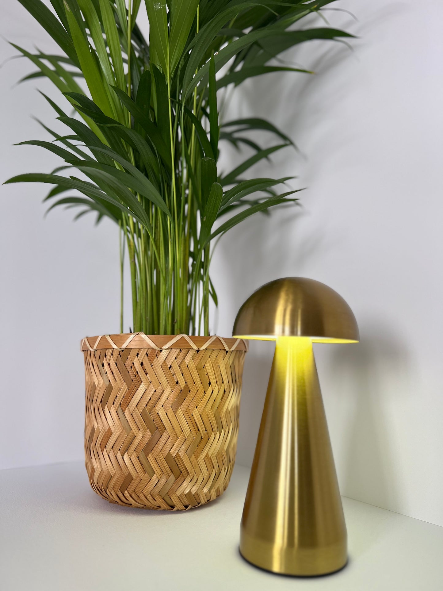 A Three-Color USB Decoration Lamp